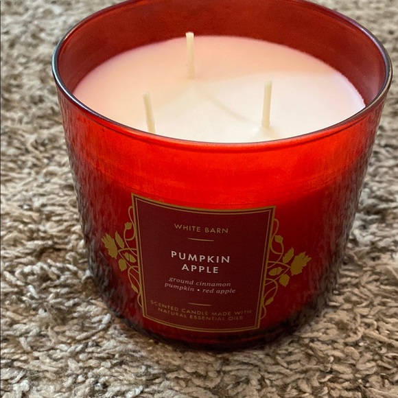 White Barn Pumpkin Apple Scented Candle - Red - Picture 2 of 3